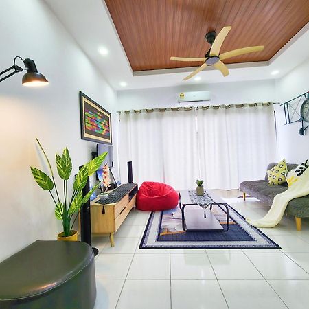 Klia Lili Residensi 5 Plus 2 Pax With Splendid Pool Нилай Екстериор снимка