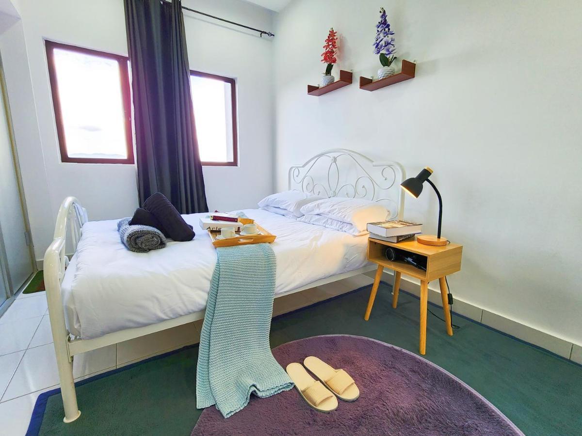 Klia Lili Residensi 5 Plus 2 Pax With Splendid Pool Нилай Екстериор снимка