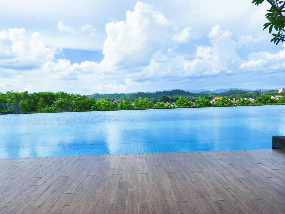 Klia Lili Residensi 5 Plus 2 Pax With Splendid Pool Нилай Екстериор снимка